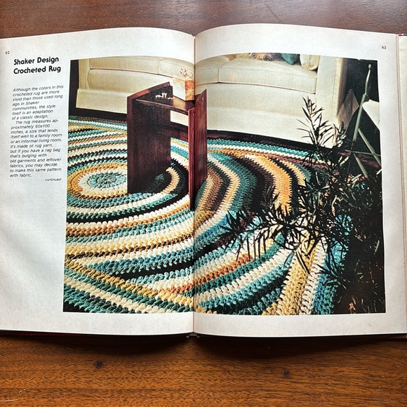 Set of 2 Vintage Yarn Crafting Books 1970’s - Picture 13 of 13